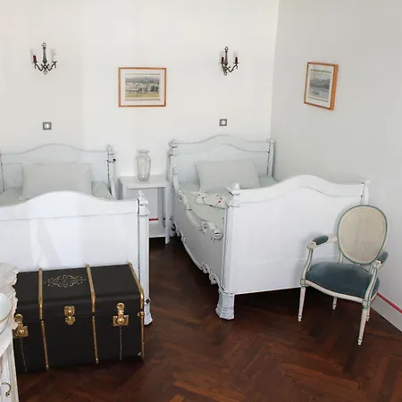 D'hotes L'enclos Des Jacobins Oda ve Kahvaltı 3*