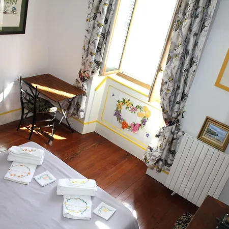 D'hotes L'enclos Des Jacobins Bed & Breakfast 3*