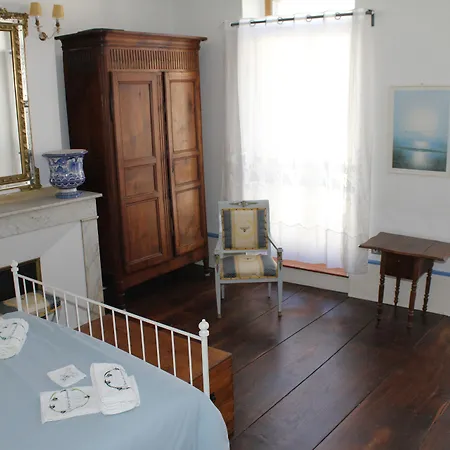 D'hotes L'enclos Des Jacobins Bed & Breakfast