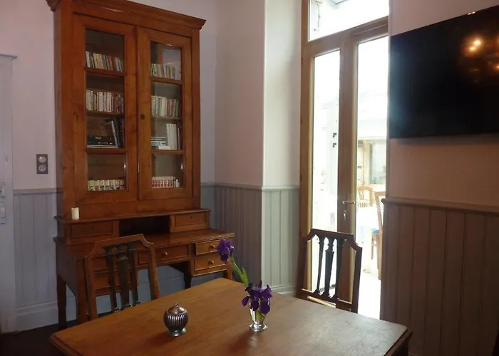 D'hotes L'enclos Des Jacobins Bed & Breakfast 3*